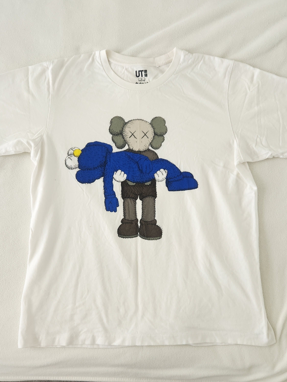 KAWS x Uniqlo "Gone" T Shirt  Size Large Preowned Great Condition